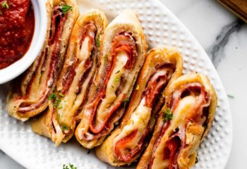Pepperoni pizza stromboli